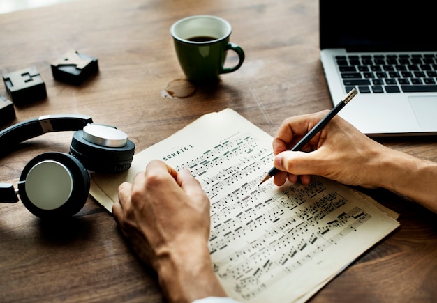 Earn Money Writing Song Lyrics: 11 Essential Websites